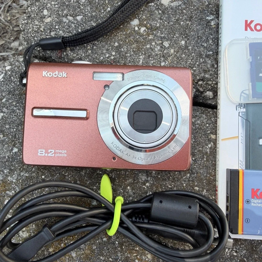 Kodak EasyShare M863 Digital Camera Copper Rose Gold 8.2MP Good 3x Zoom Bundle